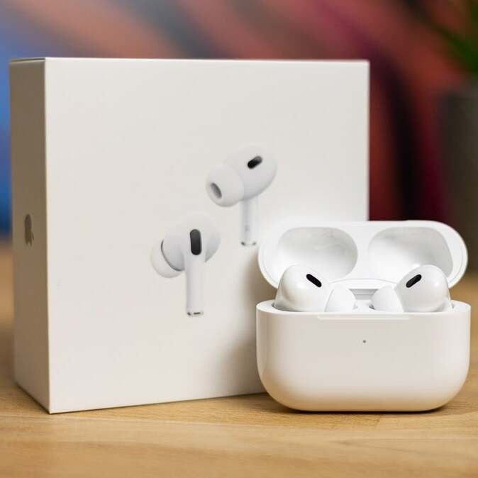 هدفون بیسیم توگوشی دوگوشی متفرقه مدل AirPod Pro 2 با نویز کنسلینگ فعال، شارژ باسیم و بیسیم، فرمان لمسی و درگاه Lightning