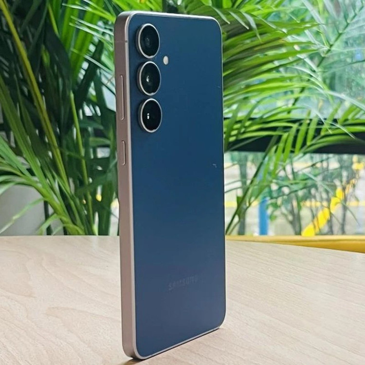 گوشی موبایل سامسونگ مدل Galaxy S25 FE دو سیم کارت ظرفیت 256 گیگابایت و رم 8 گیگابایت ویتنام اصلی و اورجینال