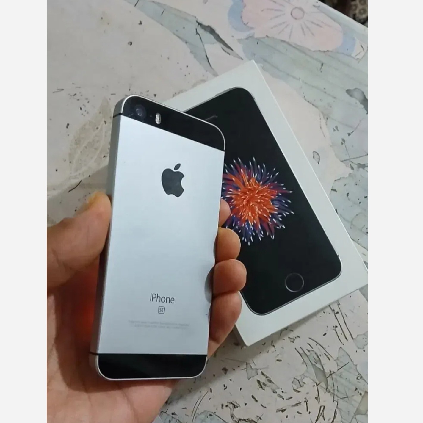 64 گیگ آیفون SE