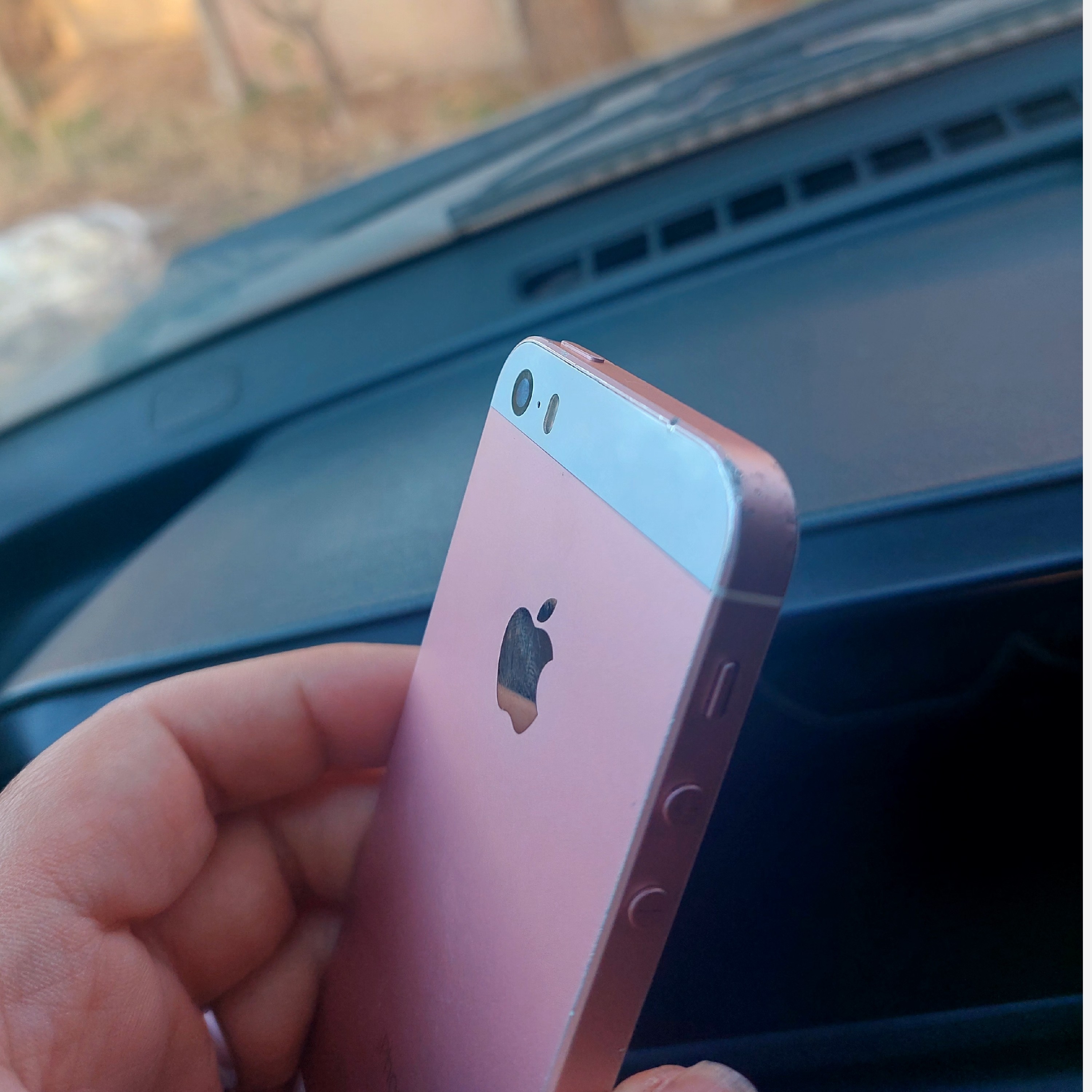 آیفون SE صورتی