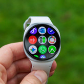 ساعت هوشمند 40 میلیمتری سامسونگ مدل Galaxy Watch 8 با بند پلاستیکی