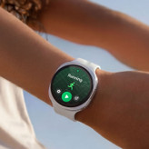 ساعت هوشمند 40 میلیمتری سامسونگ مدل Galaxy Watch 9 با بند سیلیکونی، سازگار با گوشیهای هوشمند سامسونگ