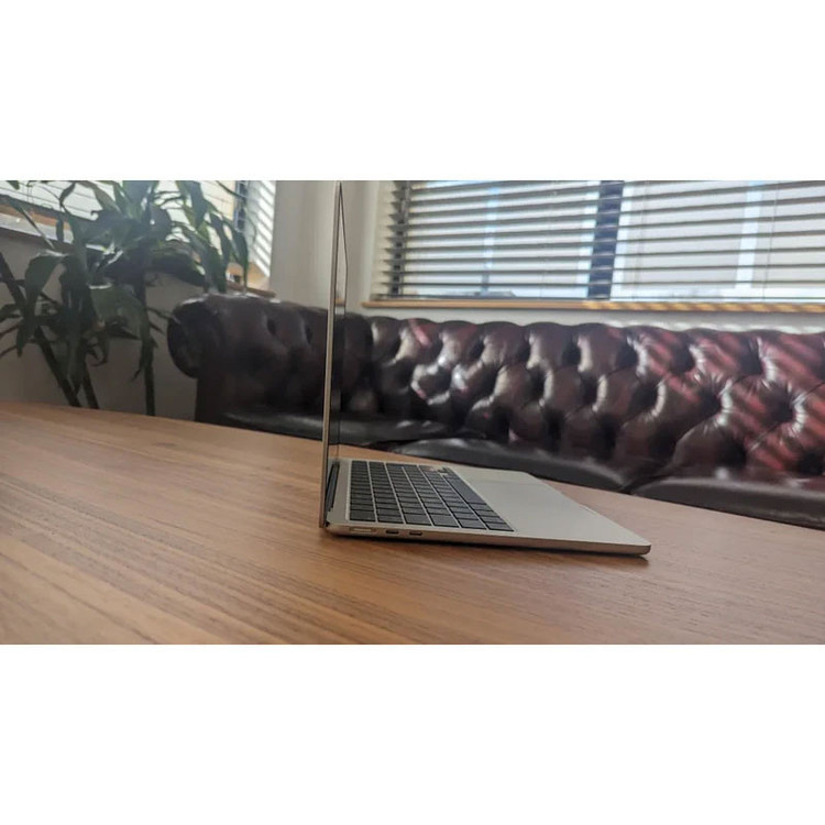 لپتاپ 13.6 اینچی اپل مدل MacBook Air MDHA4 2026 LLA با پردازنده M5 با 16 گیگابایت رم و حافظه داخلی SSD با ظرفیت 512 گیگابایت، نمایشگر Liquid Retina با وضوح 2560×1664، Wi-Fi 7، شارژدهی پخش ویدیو تا 18 ساعت و حسگر اثر انگشت Touch ID